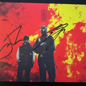 トゥエンティ・ワン・パイロット直筆サイン入り超大型写真…アメリカロックバンド トゥエンティ・ワン・パイロット直筆サイン入り超大型写真