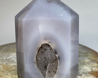 Agate tower, agate point, agate with drusy