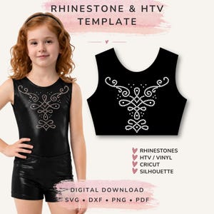 Può includere: Un body nero con un motivo a vortice di strass bianchi sul petto. Il testo recita: RHINESTONE & HTV TEMPLATE, RHINESTONES, HTV / VINYL, CRICUT, SILHOUETTE, DIGITAL DOWNLOAD, SVG, DXF, PNG, PDF. Il design è mostrato su una canotta nera.