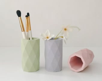 Geometric Jesmonite Makeup Brush Holder-Jesmonite Pencil Pot- Pink Purple Green Pen Cup-Toothbrush Holder-Modern Desk Accessories