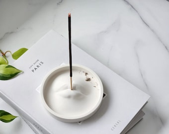 Lip Incense Holder Gift for Yoga Lover Aesthetic Lip Incense Burner Handmade Jesmonite Round Tray Housewarming Gift