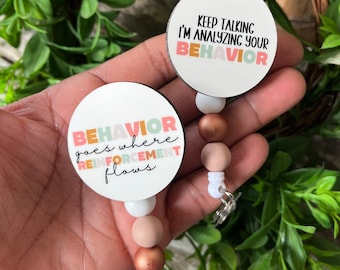 Insignia de terapeuta ABA, El comportamiento fluye donde fluye el refuerzo, Carrete de insignia de analista de conducta, Accesorios para terapeutas, Cordón de terapeuta ABA