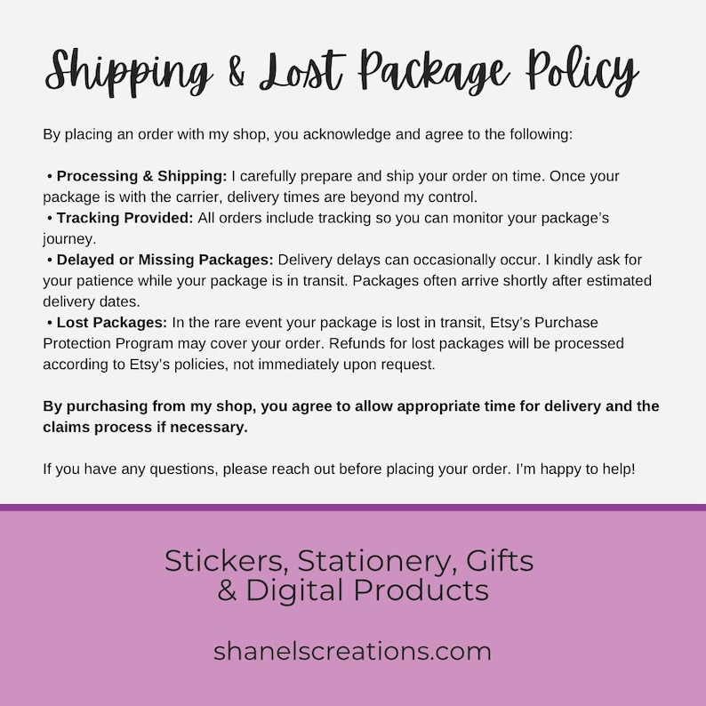 Puede incluir: Un documento blanco con el texto "Shipping & Lost Package Policy" en una fuente manuscrita. El documento describe las pol&iacute;ticas de env&iacute;o, seguimiento y p&eacute;rdida de paquetes. La parte inferior del documento dice "Stickers, Stationery, Gifts & Digital Products".