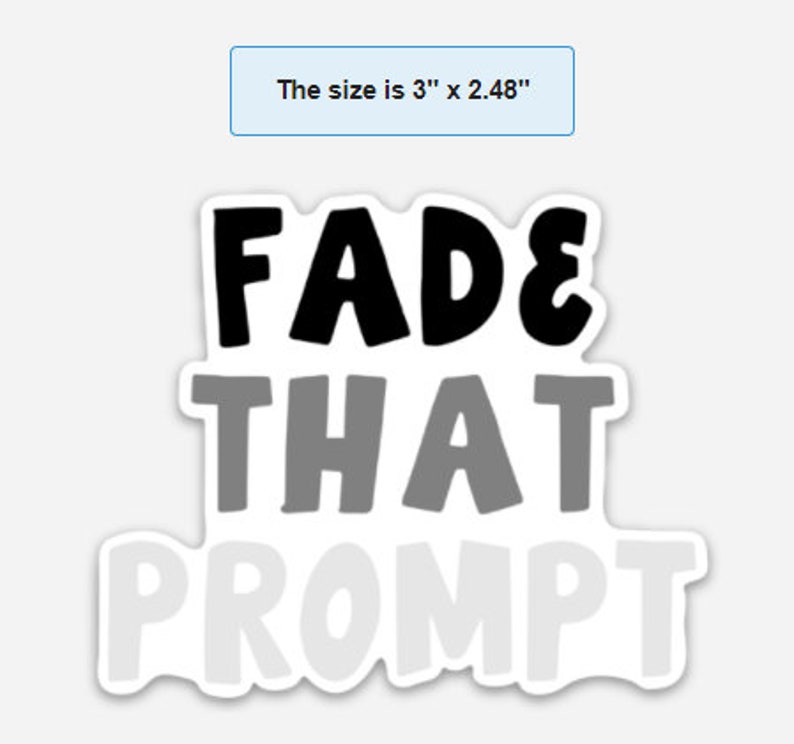 Op de afbeelding: Zwart-witte sticker met de tekst "FADE THAT PROMPT" in een verloopstijl. De sticker is ongeveer 7,6 cm bij 6,3 cm.