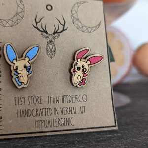 Plusle und Minun Pokemon Ohrringe, Electric Type Pokemon gehen Schmuck, Anime Geschenk, Manga Karten Ohrring, Plus und Minus Pocket Monster