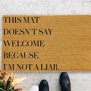 This Mat Doesn&#39;t Say Welcome Because I&#39;m No Liar - Funny Quote To Discourage Guests - Funny Housewarming Door Mat - Doormat Funny
