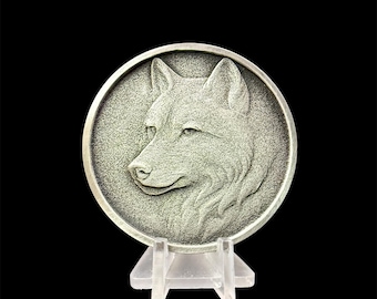 3D Wolf Head Coin: Engraved Wildlife Art Collectible