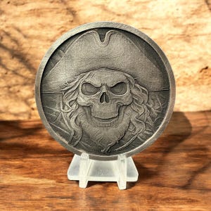 Moneta personalizzata con tema teschio pirata, pezzo unico che non puoi acquistare da nessun&#39;altra parte, moneta con corona antica da 40 mm