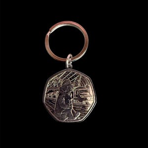 Porte-clés 50p Paddington at the Station, cadeau d'anniversaire, porte-clés 18e siècle, porte-clés pièce de 50 pence, cadeau homme femme
