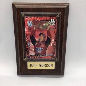Vintage Jeff Gordon 6” Wood Wall Plaque - DuPont - NASCAR - 2001 Championship