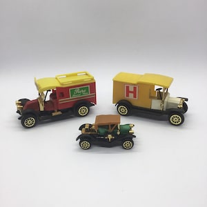 Set 0f 3 Vintage Cars - Toy Cars - Delivery Trucks & Vintage Auto