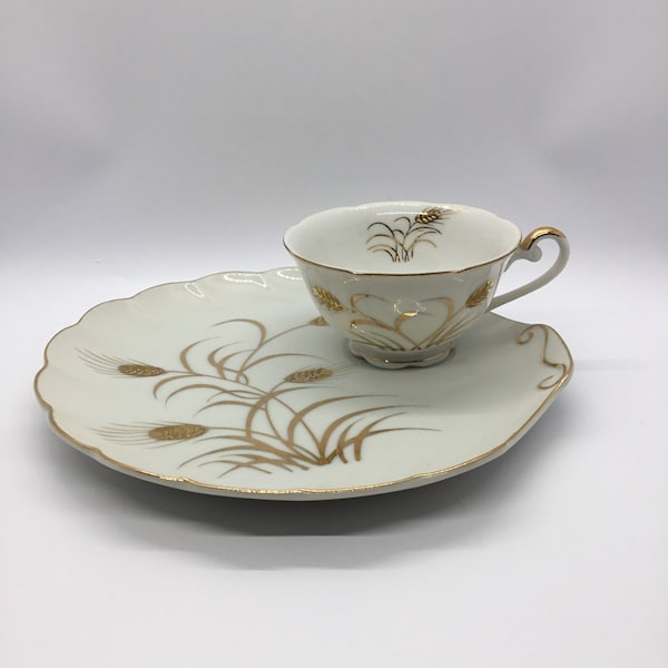 Vintage Lefton China Teacup & Shell Shaped Snack Plate - Gold Leaf Design with Gold Trim - Teacup and Saucer