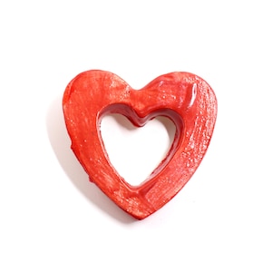 Double Heart Brosche - Keramik Brosche von Franko B, Zeitgenössische Kunst