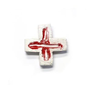 Wounded Cross - Keramik Wandbehang von Franko B, zeitgenössische Kunst/Skulptur
