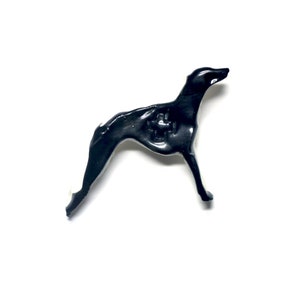 Hundebrosche - Keramikbrosche von Franko B, zeitgenössische Kunst