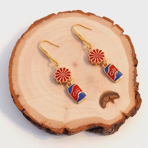 Unique Cola Can Dangle Earrings, Red and Blue, Adorable Daisy, Small, Enameled, worksofartbysusan, Fun Word, Summer Earrings, Botanical