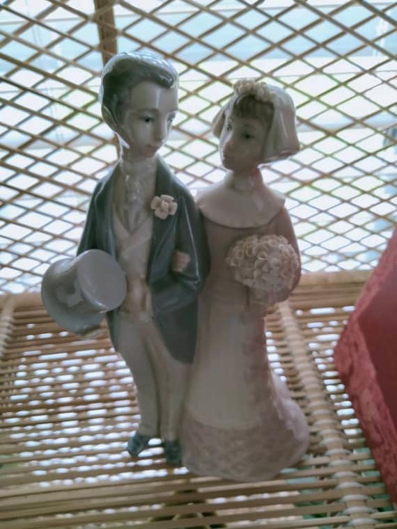 Vintage Lladro Porcelain Figurine, Bride And Groom - image 1