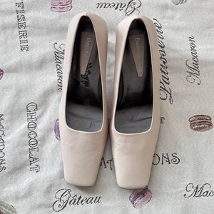 Vintage 90s Ivory shoes square toe, size 7.5  #10082