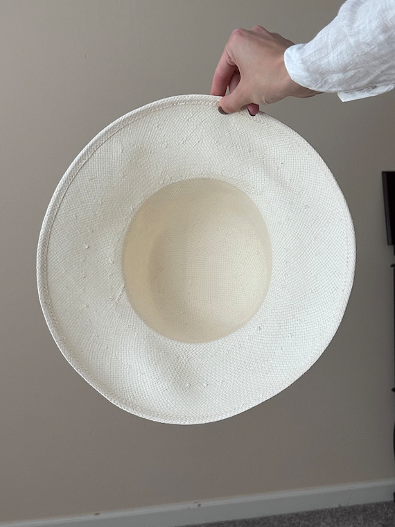 MM STRAW HAT IN WHITE WITH RHINESTONE EMBELLISHED