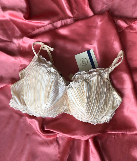 Stunning Vintage Pleated La Perla Bra, 36 DD, 38 D, 40 D 10230