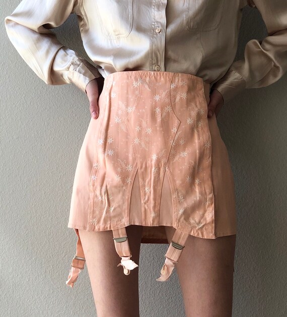 Rare Vintage French 40s pink corset girdle, excell