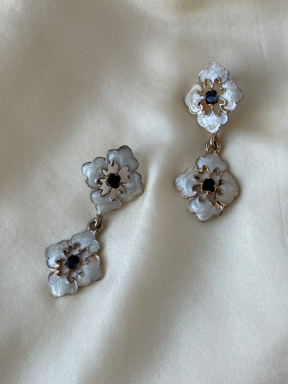 Vintage/antique gold tone enamel flower drop earri