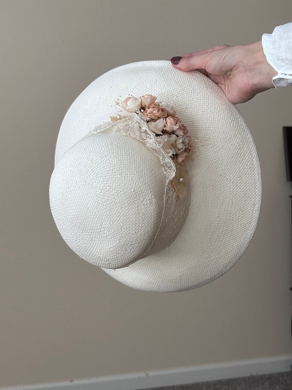 Vintage elegant white straw hat floral details lac