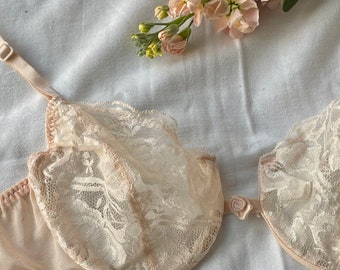 Vintage Valentino nude pink lace bra, size 34 C - alizeegarments