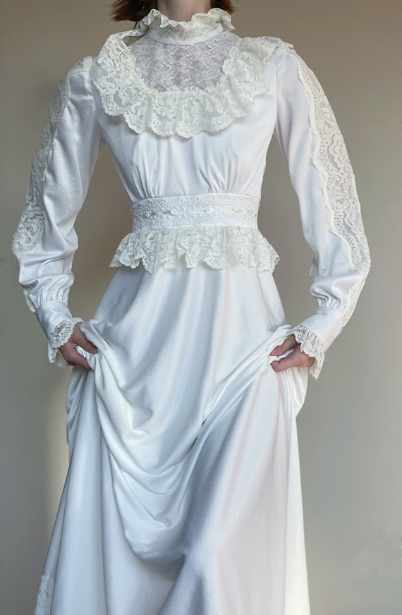 Vintage 70s Victorian style ivory wedding dress, … - image 2