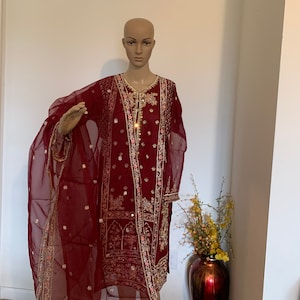 2 piece maroon muslin kurti Pakistani designer A Brand Pearl thread foil work muslin Dupatta with golden sequin work.38”40”42”44”any size