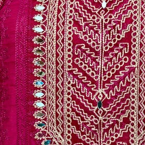 Magenta color3 pcs chiffon kurti silk pants,goergette orna fully emb,santoon silk lining Daman work real mirror work,thread emb size 42”44”