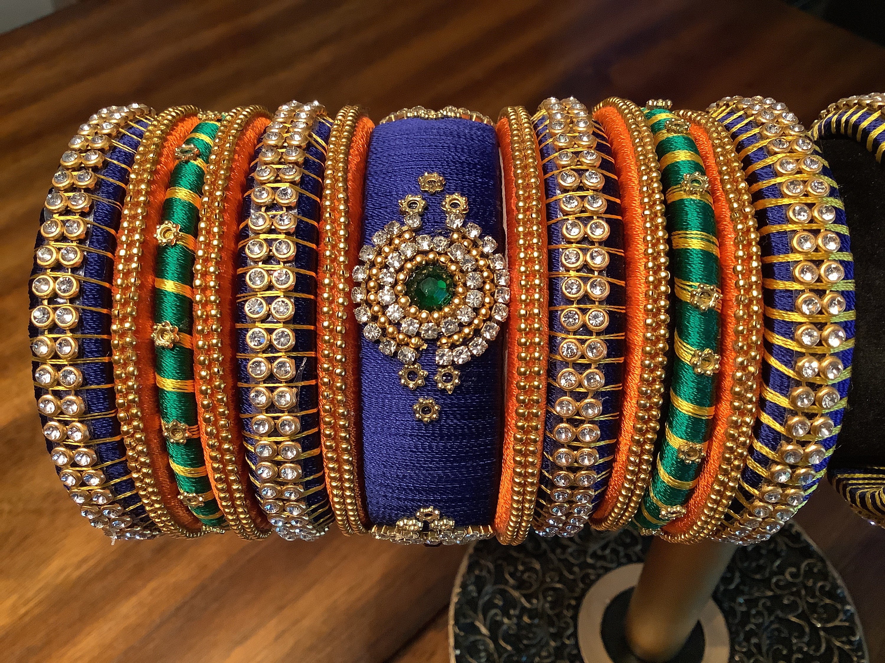 Reshmi dhaga best sale bangles