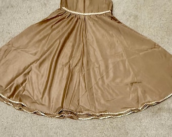 Bronsgouden rayonzijde Sharara-broek met gouden kant