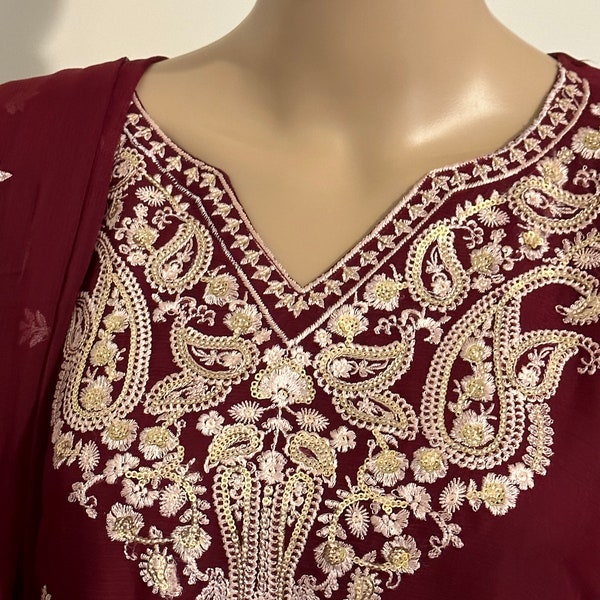 Maroon chiffon Pakistani designer 2 pcs Kurti&dopatta with white reshmi embroidery and gold sequins work.Size 40” 41”stitched in Pakistan