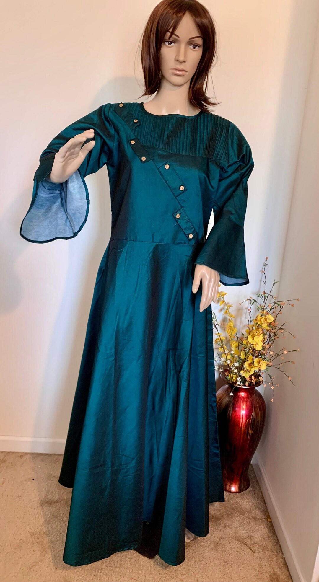 Robe vert bouteille en soie Tusser avec épaule froide double