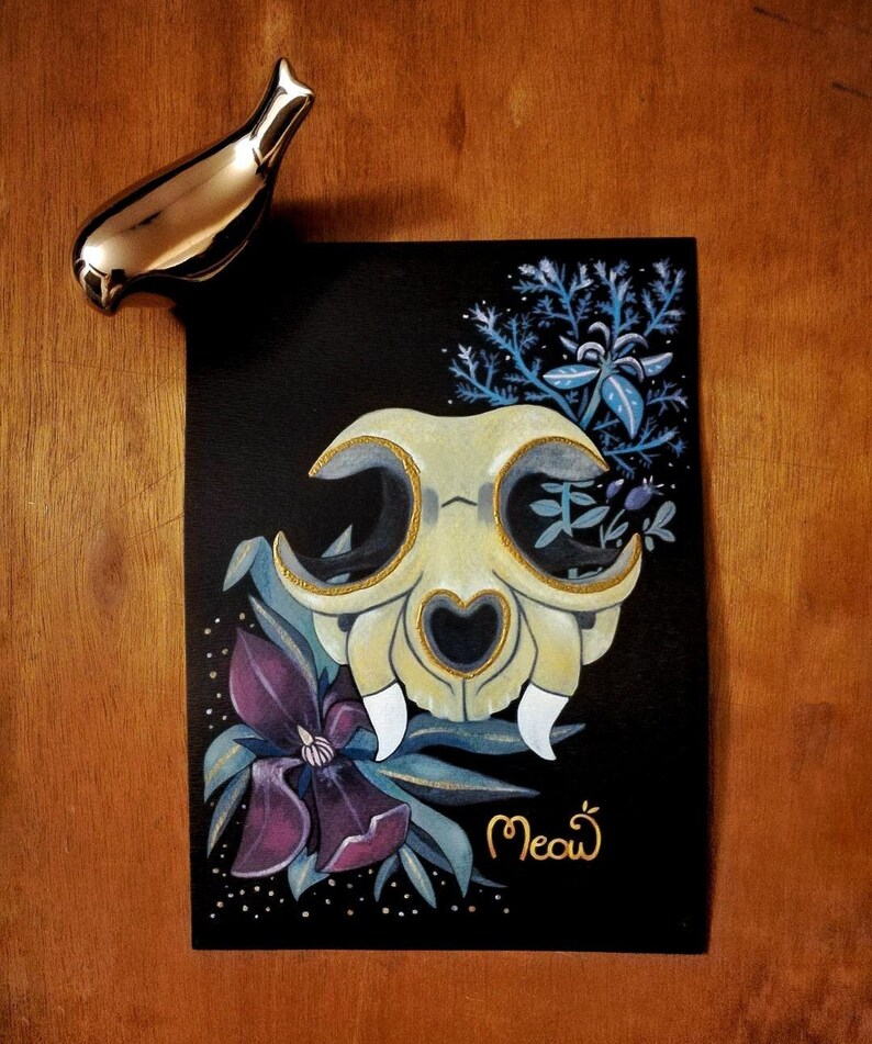 Cat skull flower in gold and black