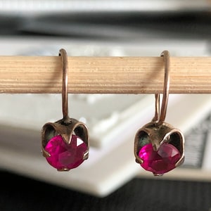 Vintage pair of 875 silver earrings with stone