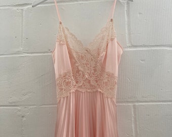 1970s Pink Pleated Slip Gown Midi with Pink Lace Detail Rosebud & Spaghetti Straps Romantic Cottagecore Summer Bridesmaid Wedding Dress