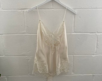 1970s Silk Designer Teddy David Nieper Floral Lace Net Trim Spaghetti Straps Body Playsuit Beach Cover Nightie Cream Boho Romantic Minimal