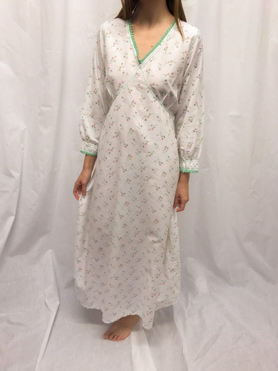 Vintage 40s floral cotton nightie