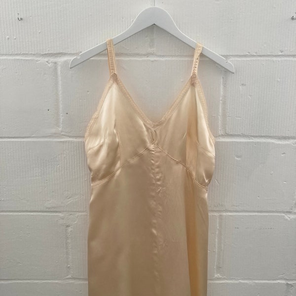 1940s 1950s Peach Satin Slip Size Large Minimalist Underslip Negligee Summer Beach Dress Nightgown