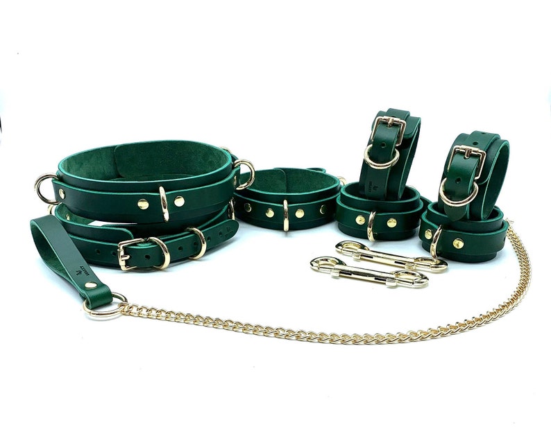 7 Piece Bondage Kit 'Mona', Green Leather BDSM Restraints, Wrist and Ankle Cuffs, Thigh Cuffs, Collar, Chain Leash 