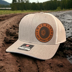 Mud Slut I Hit Every Hole Kunstleder Hut Aufnäher mit selbstklebender Rückseite