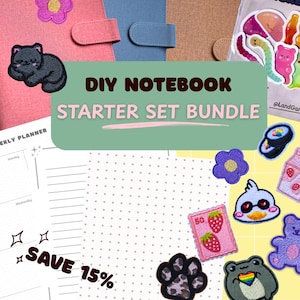 Könnte beinhalten: Ein DIY-Notizbuch-Starter-Set-Bundle mit einem rosa und blauen Notizbuch, Aufklebern und Aufnähern. Das Bild enthält einen Wochenplaner, Aufnäher von einer Katze, einer Blume und anderen niedlichen Designs. Der Text auf dem Bild lautet "DIY NOTEBOOK STARTER SET BUNDLE" und "SAVE 15%".