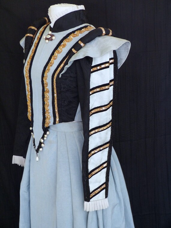 Renaissance lady dress