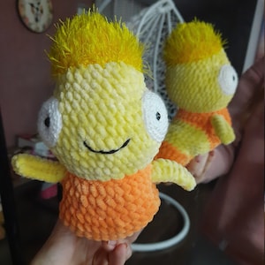 Gusano oruga amarillo-naranja hecho a mano muñeca de ganchillo peluche juguete suave pequeño regalo de oruga para navidad baby shower cumpleaños niño niña regalo