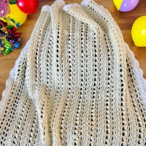 Crochet Baby Blanket: Lightweight White Blanket Stitch, Scalloped Border