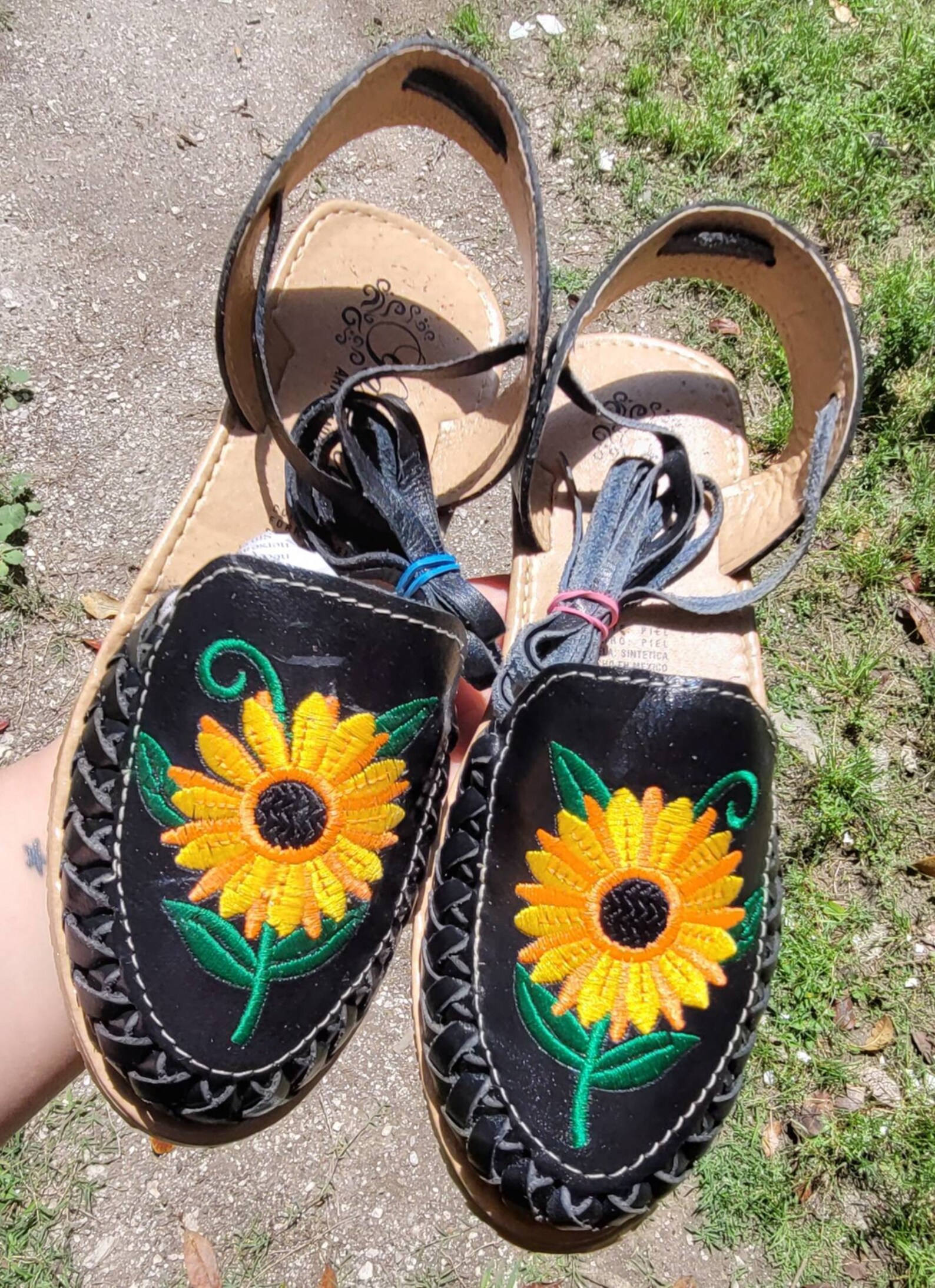 huaraches with sunflower