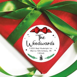 Gepersonaliseerde kerstadresetiketstickers, kerstkaart envelopzegels gedrukt, aangepast cadeaulabel eenvoudig handgetekend strikontwerp