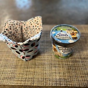 Ice cream pint cozy, pint ice cream holder, cold and hot food holder, insulated pint ice cream holder, unique gift